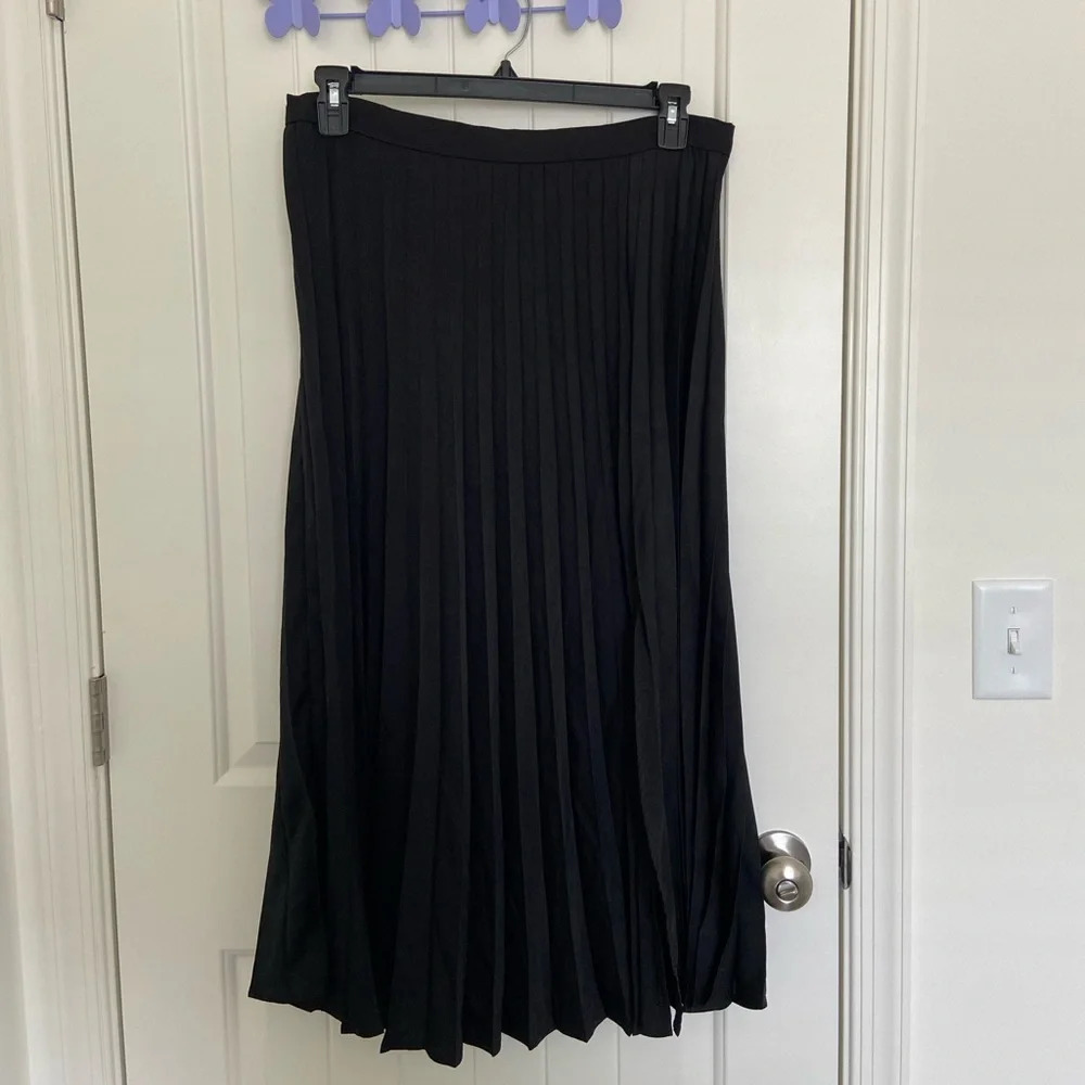 NWT | Banana Republic women’s textured maxi‎ skirt — large